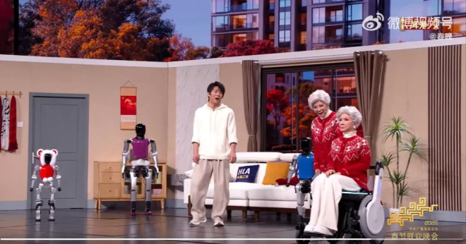 蔡明与机器人同台